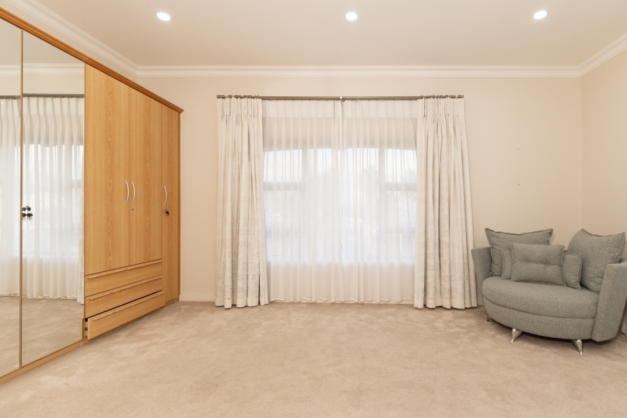 5 Bedroom Property for Sale in Greenways Golf Estate Western Cape